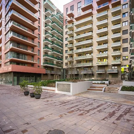 Апартаменты Grand Corvin With Balcony *