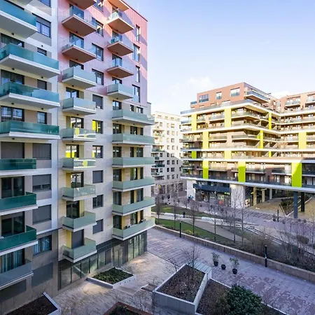 Grand Corvin With Balcony