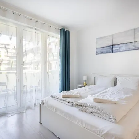Grand Corvin With Balcony Apartamento Budapeste
