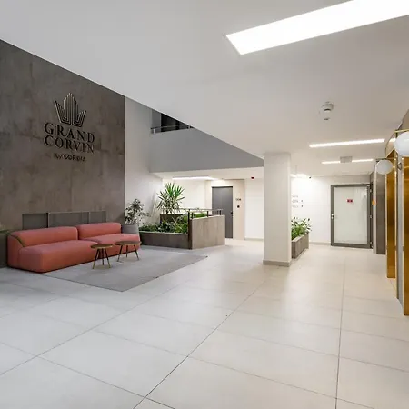 Grand Corvin With Balcony Apartamento *