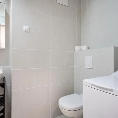 Grand Corvin With Balcony Apartamento Budapeste