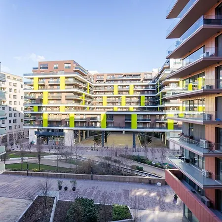 Grand Corvin With Balcony Lägenhet Budapest